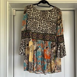 Beautiful tunic nwt size small.